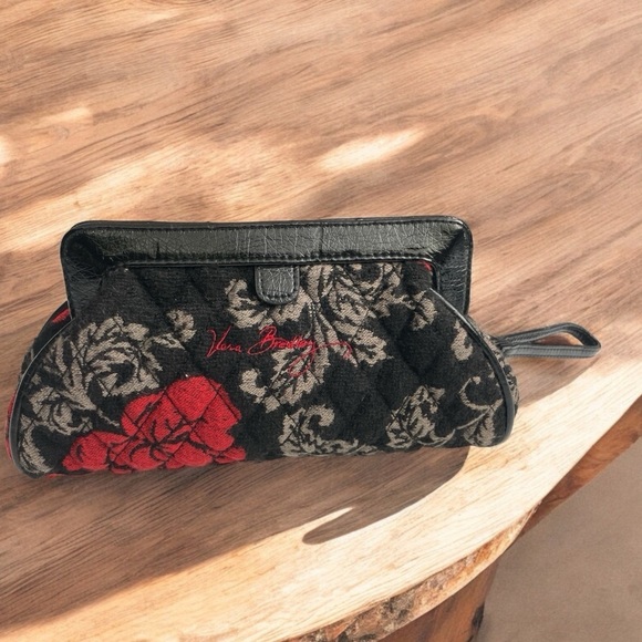 WOMEN'S VERA BRADLEY
JACQUARD ROSE RETIRED
QUILTED CLUTCH PURSE - Picture 1 of 9